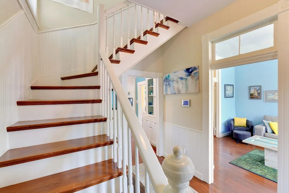 Fuller House Just 3 Blocks To Beach 3 Bedroom Home by Redawning