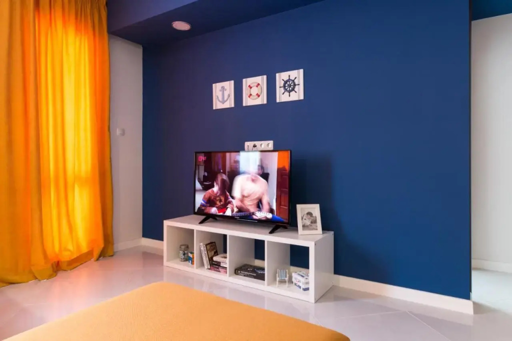 Pop your C-O-L-O-R-S - Funky and Modern 1BDR. Apt.