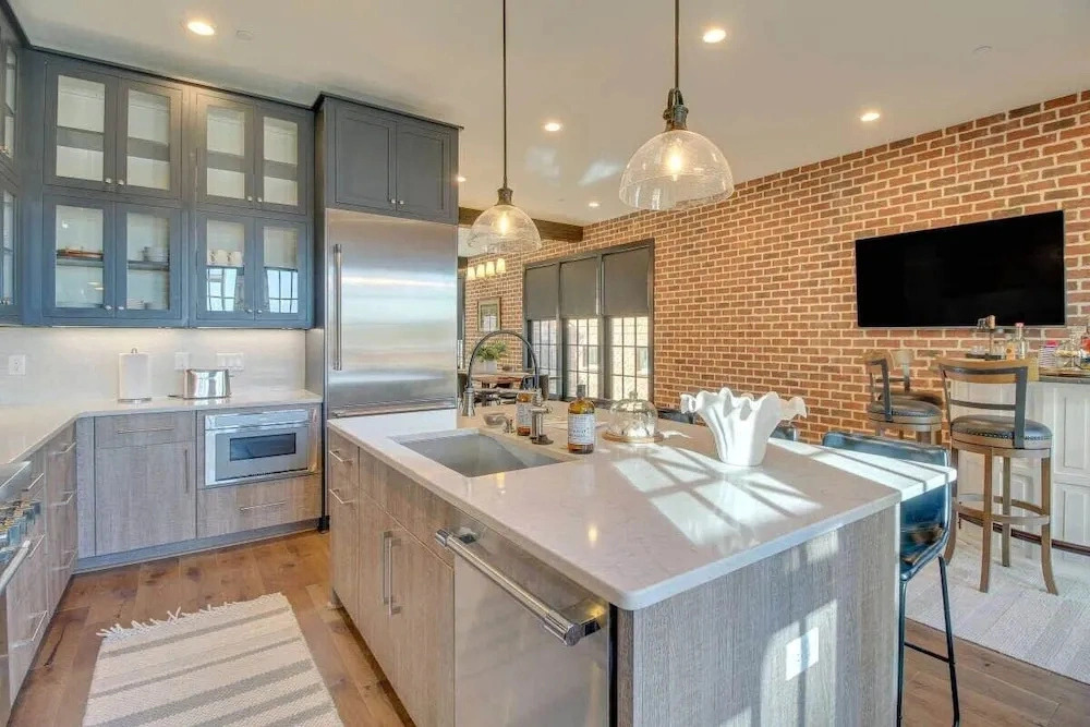 River Views, Historic Central Neighborhood, Luxury Townhome