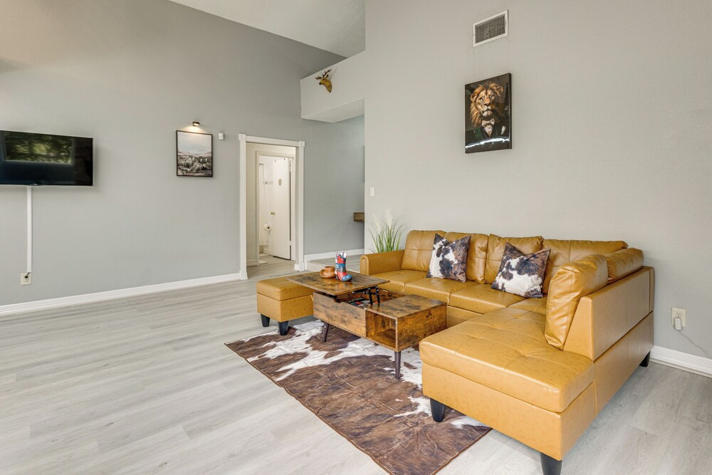 Quick Hwy Access: Family Retreat in Houston