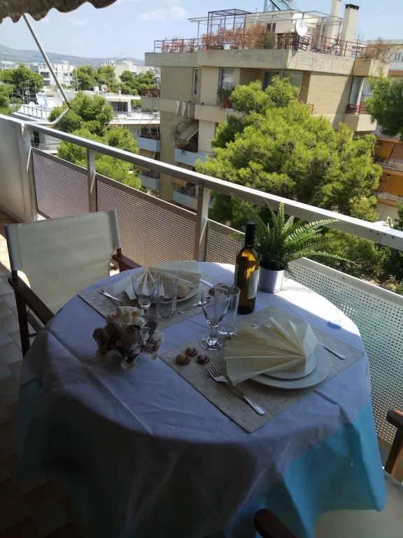 Top floor cozy apartment near the beach