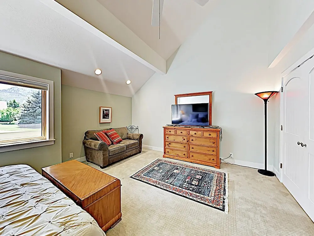 New Listing! Private Hot Tub, Walk To Sundance 2 Bedroom Condo