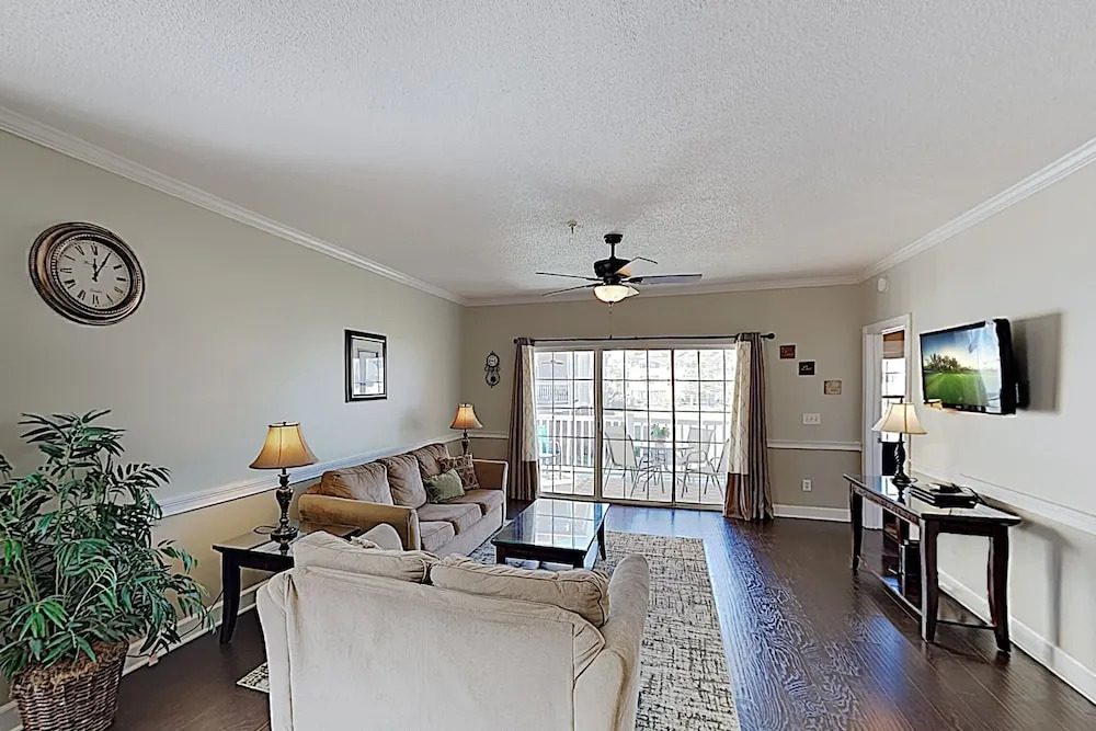 Sun-soaked Central Myrtle Beach W/ Pool 3 Bedroom Condo