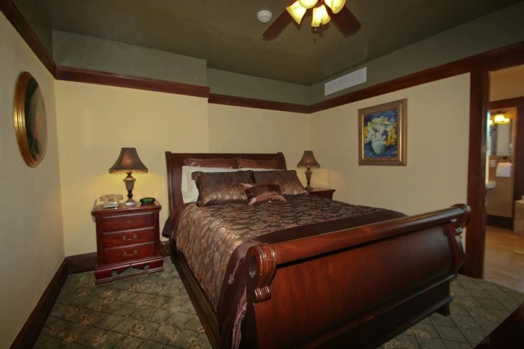 Shorelight Inn