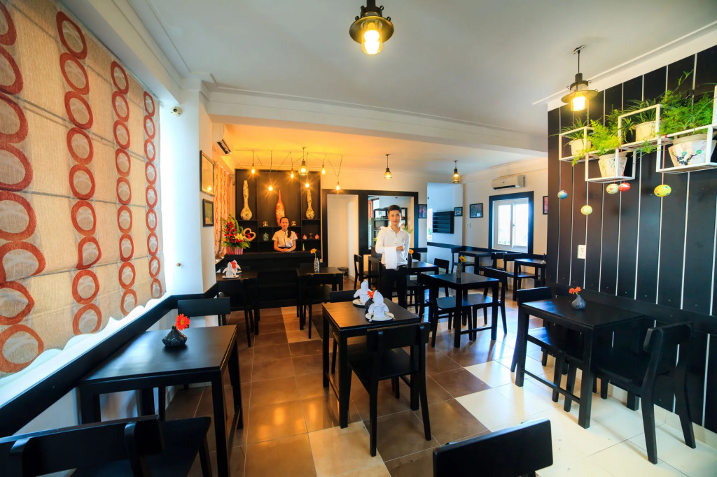 Charming Riverside Hotel