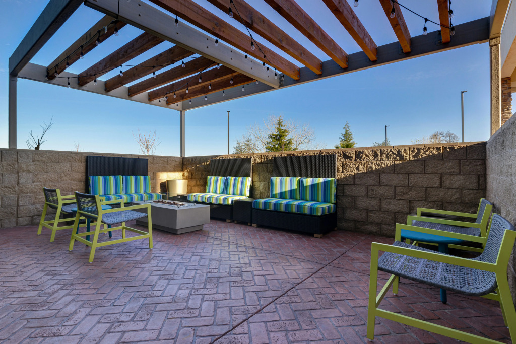 Home2 Suites By Hilton Redding