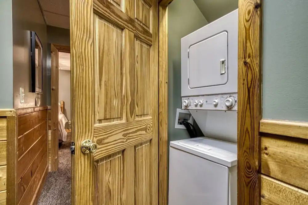 Ern813 - Heavenly View- Great Location! Close To All The Action! 6 Bedroom Cabin by RedAwning