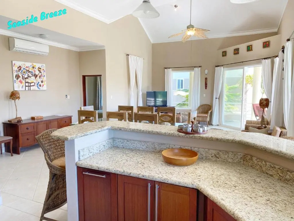 3BR Stunning penthouse / Beach front