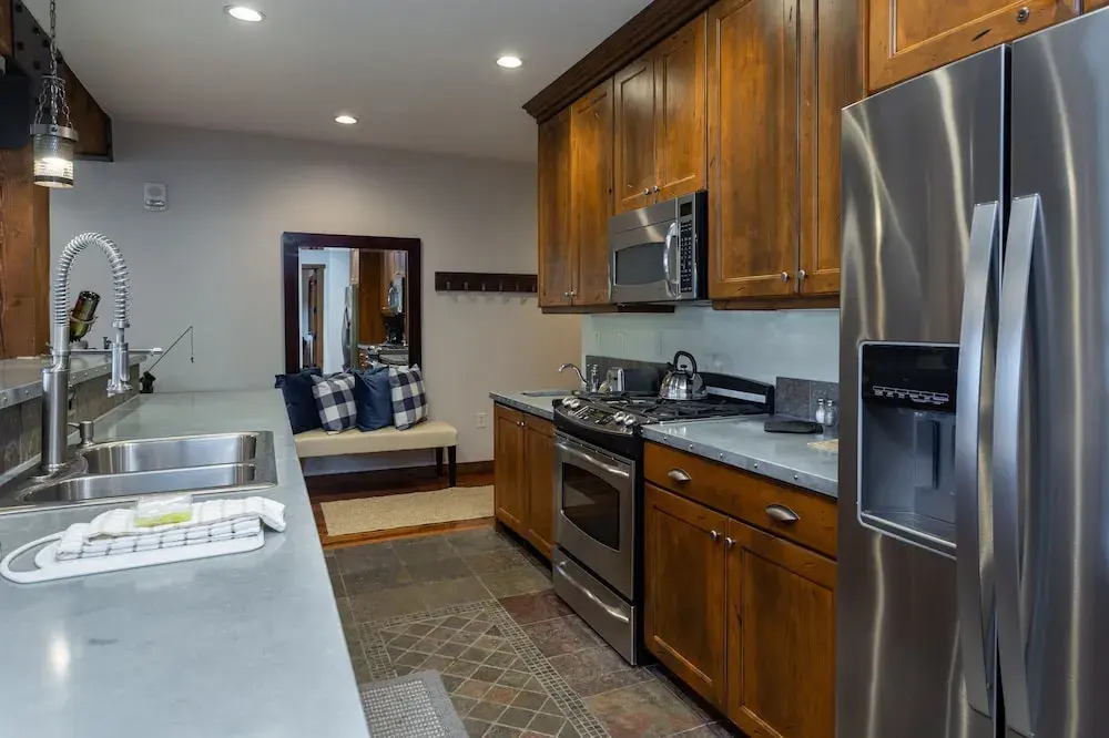 Silver Baron Lodge 1 Condo Bedroom with Spa by Deer Valley Resort