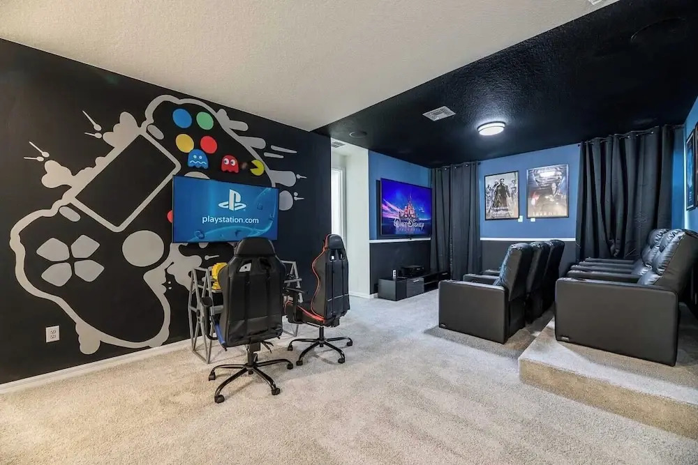 Spacious 9-bedroom Orlando vacation home