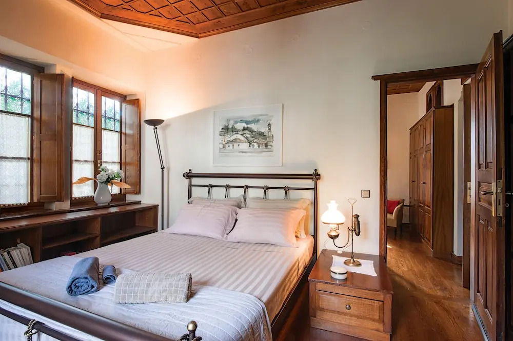 The Fountainhead Historic Chalet by JJ