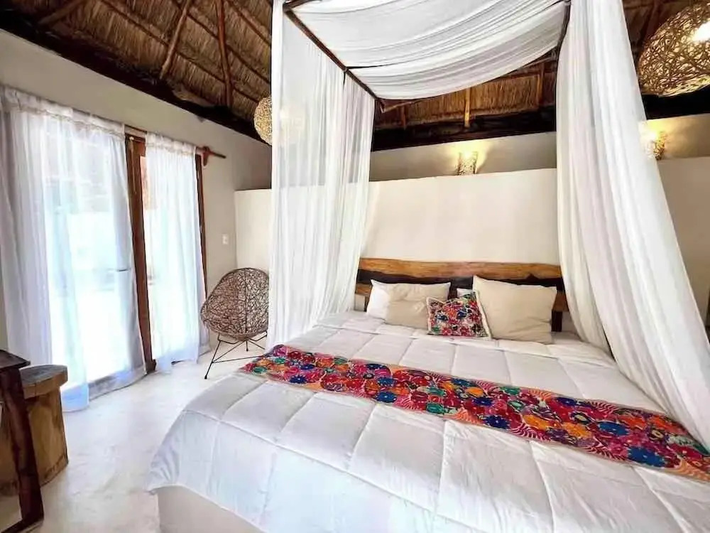 Lodge Tzunum Jade