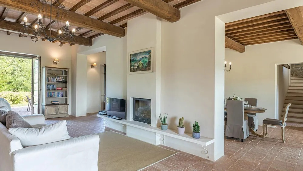 PODERE DI SALCI 10, Emma Villas