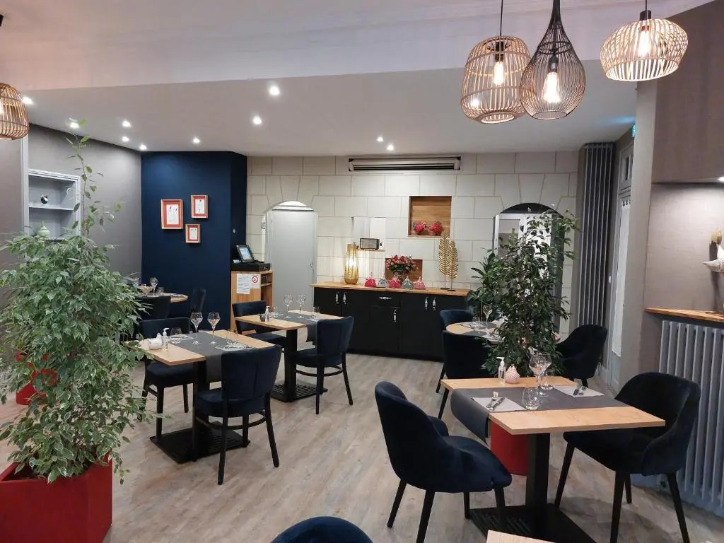 Logis Loire Hotel - Les Cocottes Restaurant