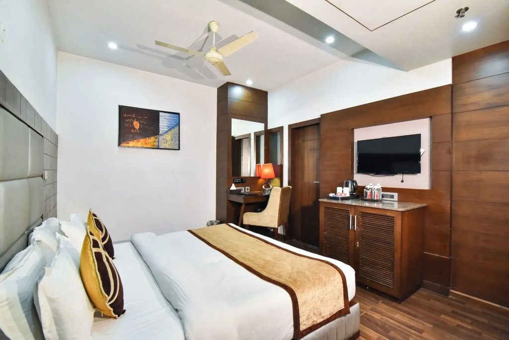 Sawera Grand Luxury Stay Near Golden Temple