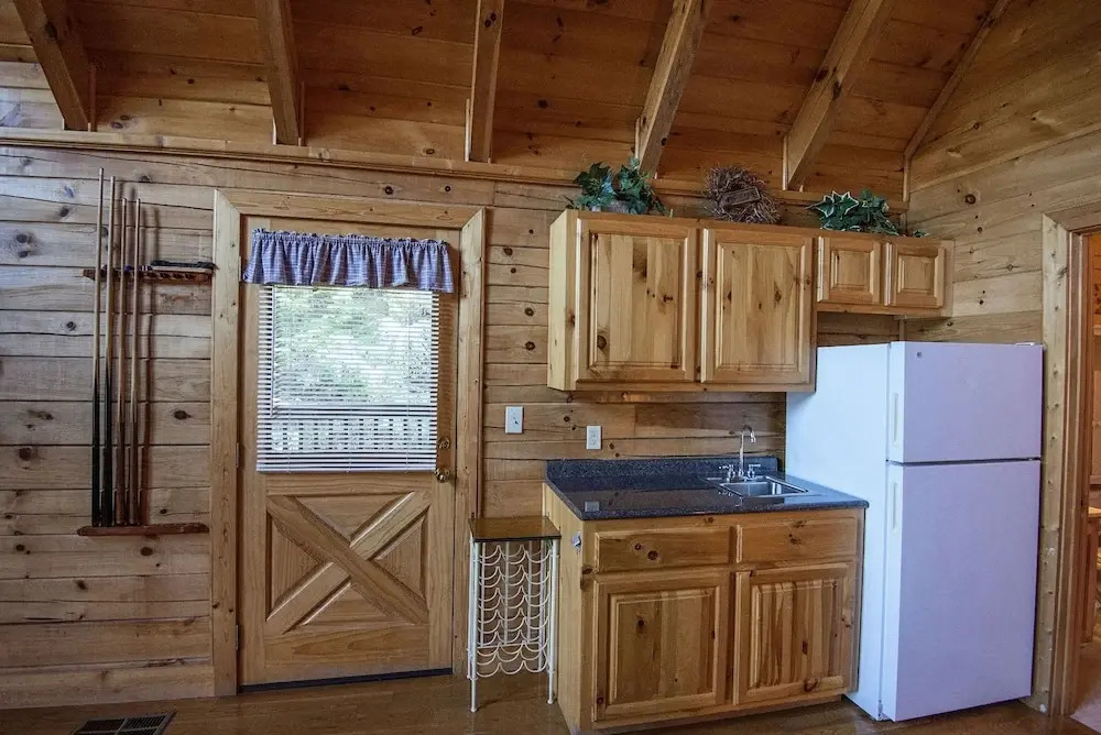 Er 226 - Locker's Mountain Hideaway Great Location - Close To Town! 2 Bedroom Cabin by RedAwning