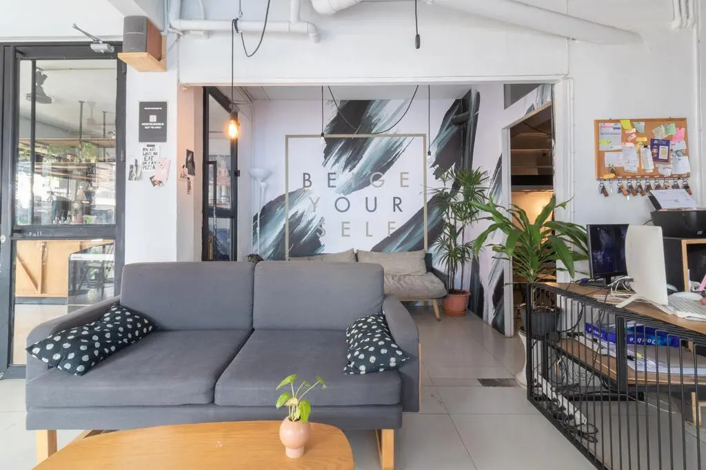 Beige Poshtels + Netflix