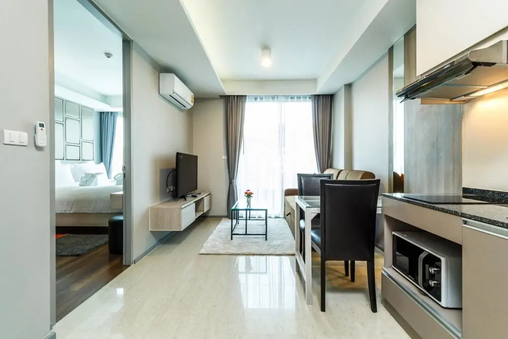 6Av 705 - Luxury Condo in Surin Beach Rooftop bar Pool and gym