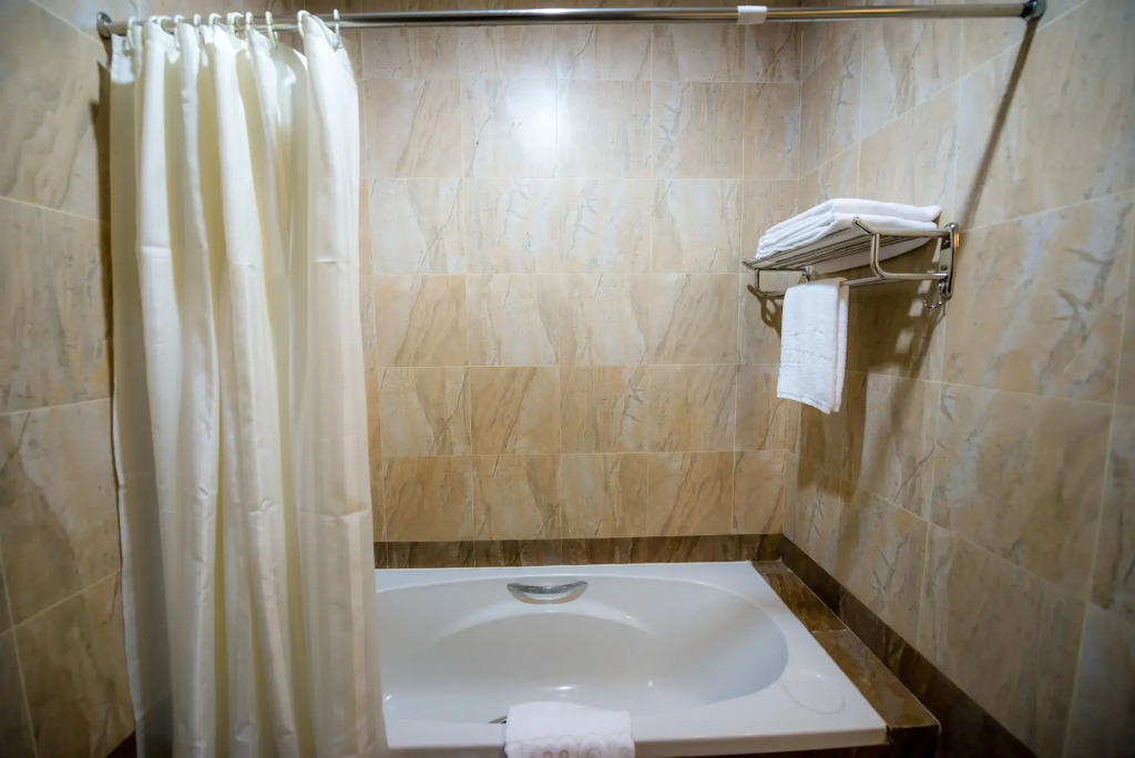 Almond Hotel Sothearos