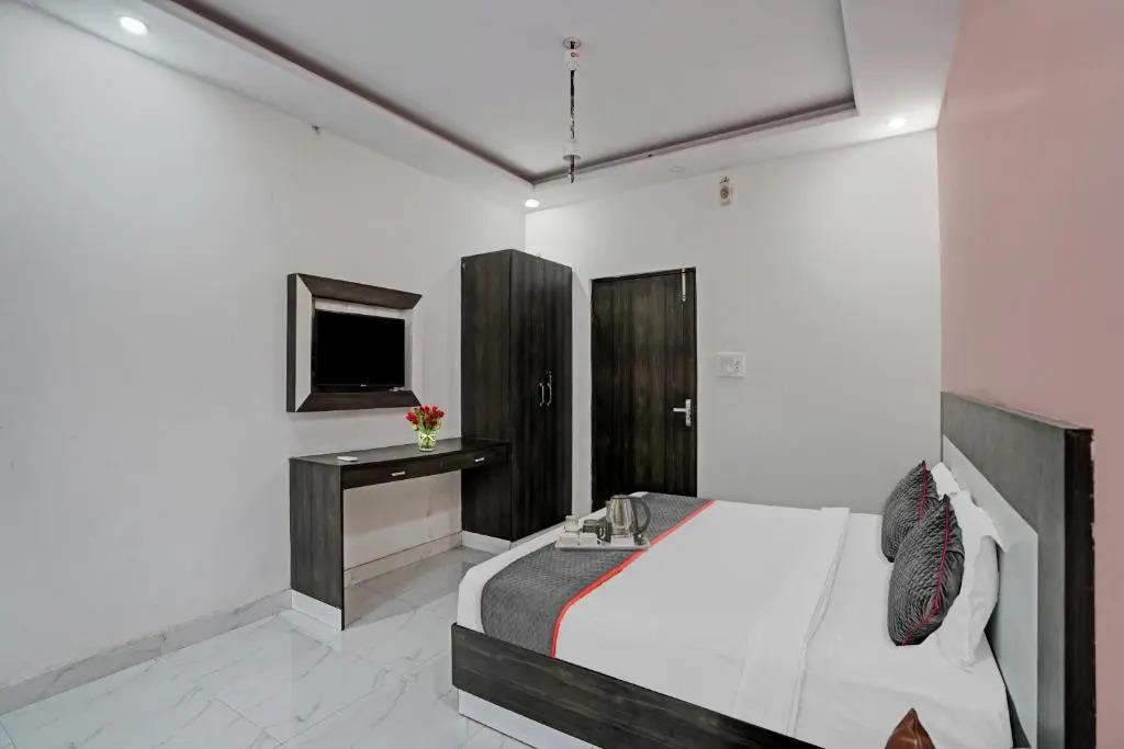 OYO Townhouse 1133 Rajvanshi Paradise