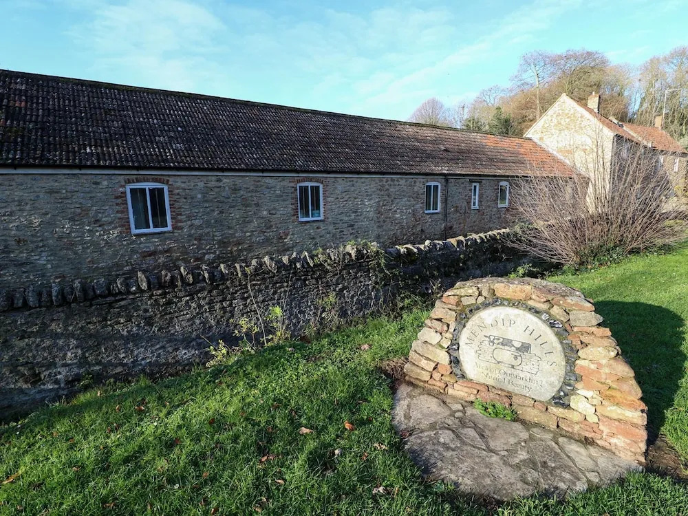 1 West Bank, Wells