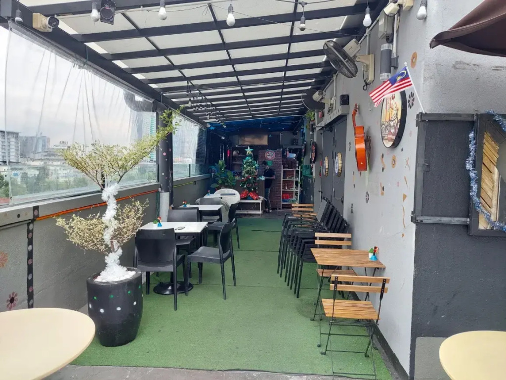 Frame Hotel