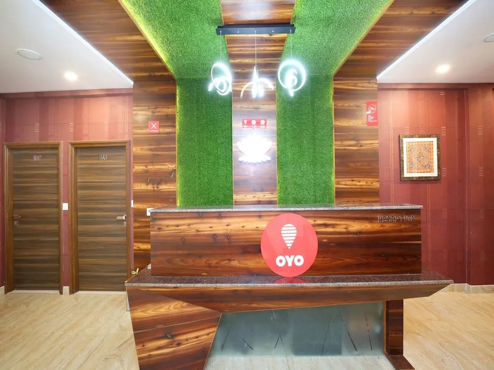 OYO 14392 Hotel Pearl wood