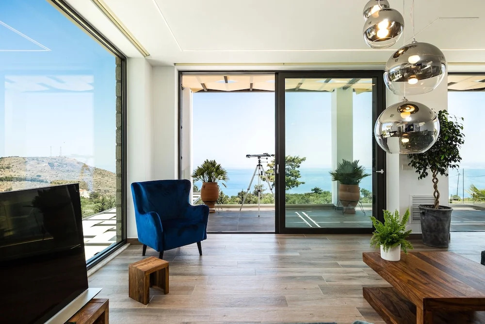 Villa Blue Skyline