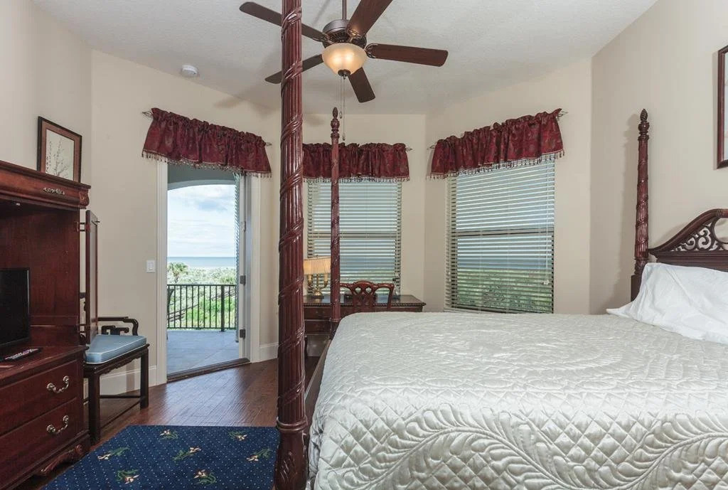 Mandarin Grace Ocean Front 7 Br home by RedAwning