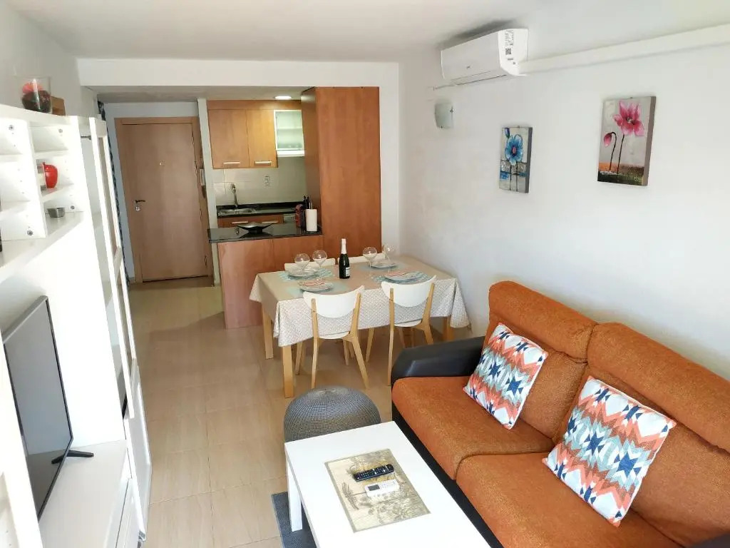 Apartment with 2 bedrooms in Salou with wonderful city view shared pool furnished balcony 300 m from the beach