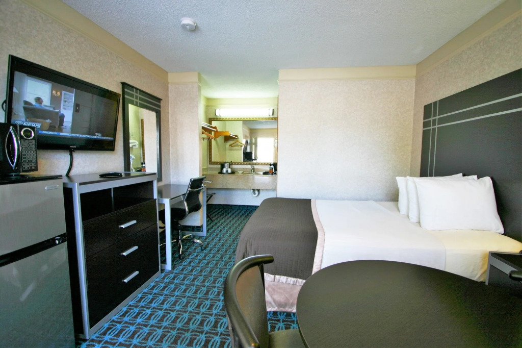 Deluxe Inn - Fayetteville I-95