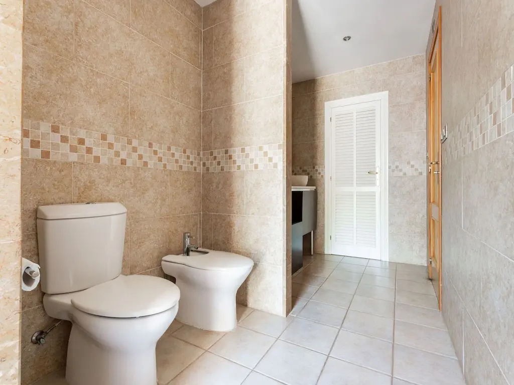 Tranquil Villa Stay in Tolleric