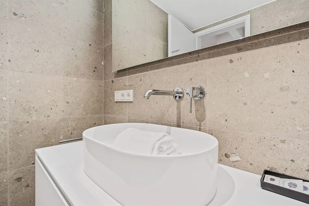 Clausen Hideaway Modern Apartment ID211