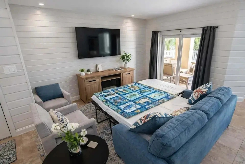 New 2br - Pool Patio - Bunk Beds - 1st Floor 2 Bedroom Apts