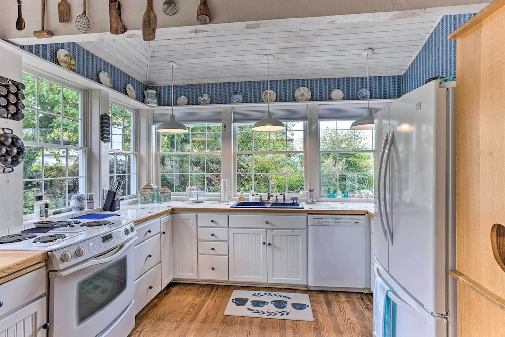 Charming Historic Retreat Near Poverty Bay!