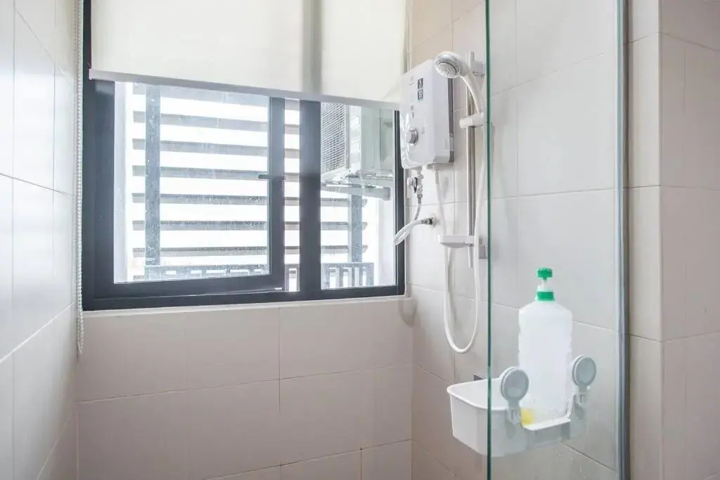 iCity 1Bedroom Apt Near Mall FREE PARKING & WIFI
