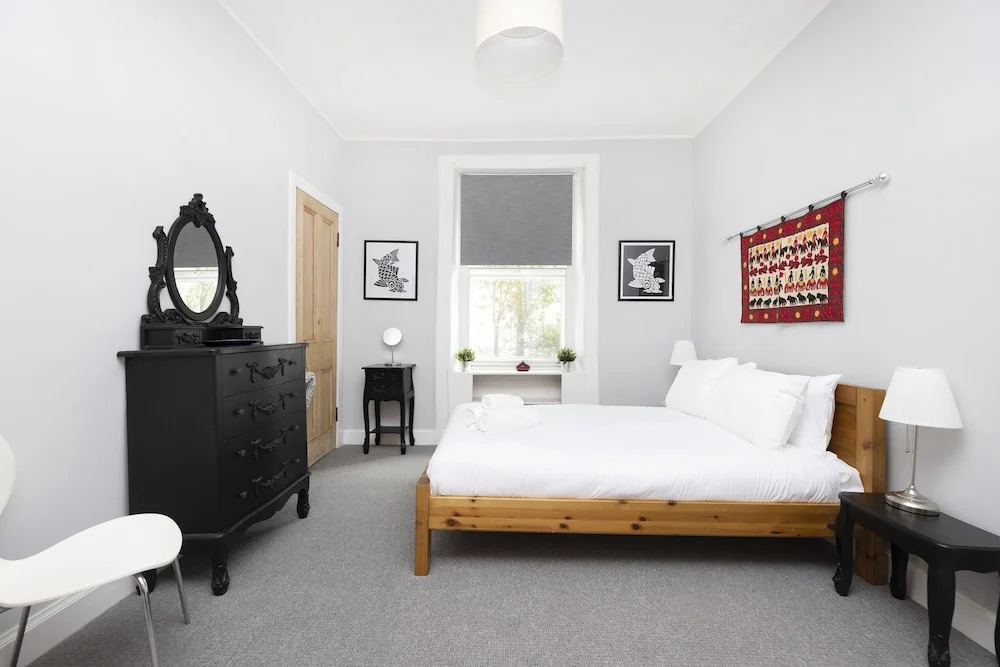 JOIVY Charming 1-Bed Ap Near Leith Links W/ Patio