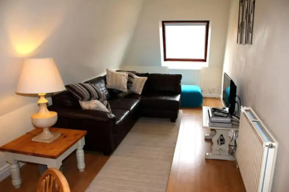 Cotswolds Valleys Accommodation - Exclusive use character one bedroom family holiday apartment