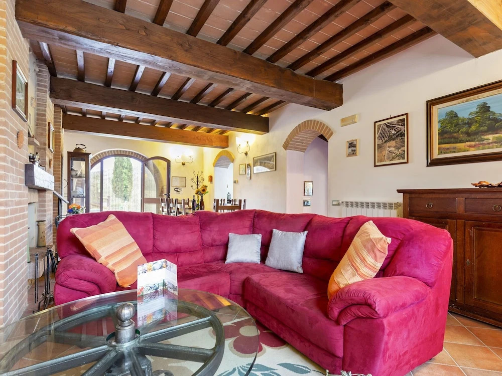 Refreshing Holiday Home in Casole D'elsa With Swimming Pool