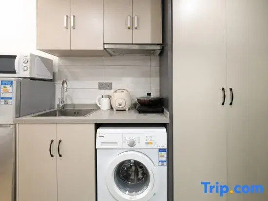Shanghai Tongren Pavilion Homestay (Lujiabang Road Metro Station Branch)