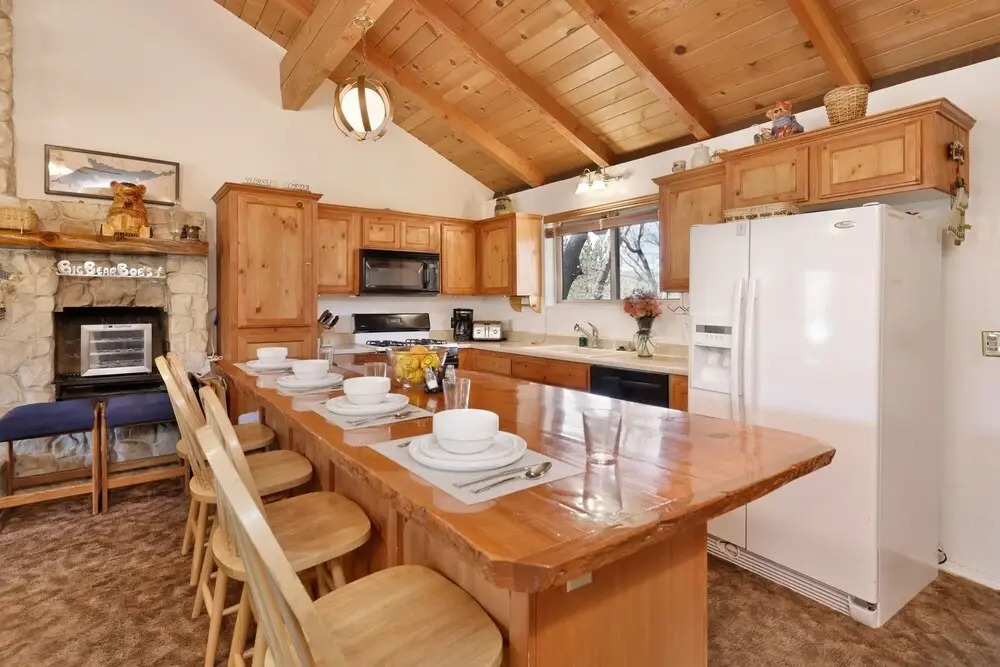 1772-scenic Retreat 2 Bedroom Home by RedAwning