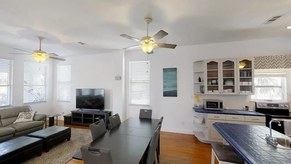 3 1st Street- Sea View - 6 Br Home