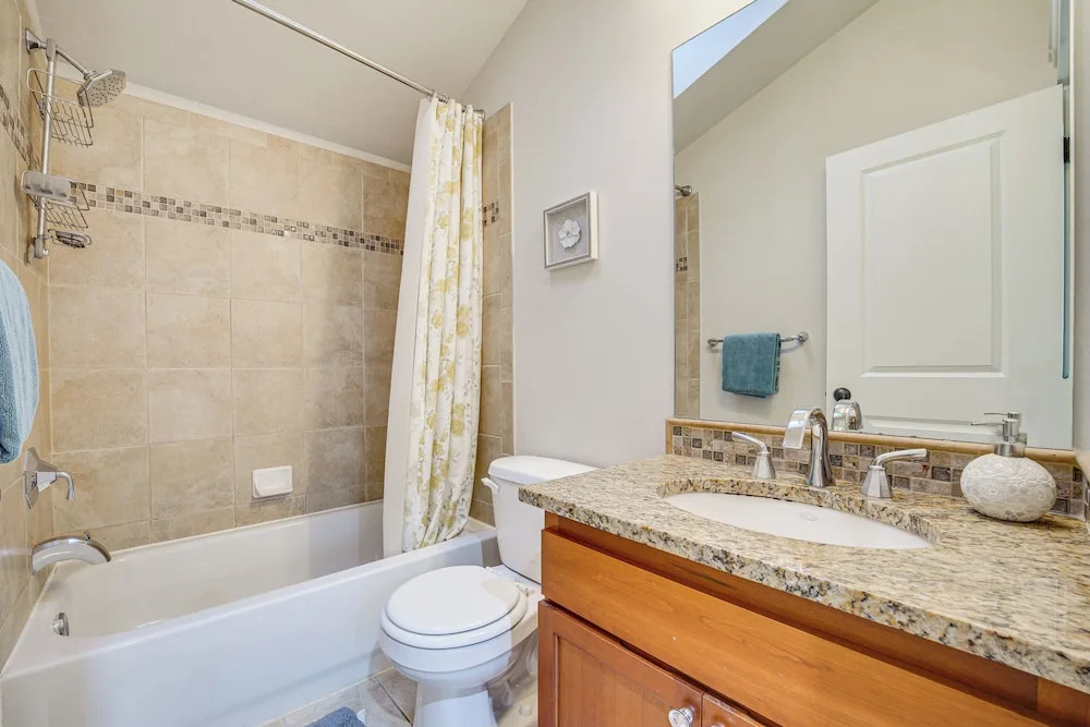 4 Mi to Lumen Field! Centrally Located Townhome