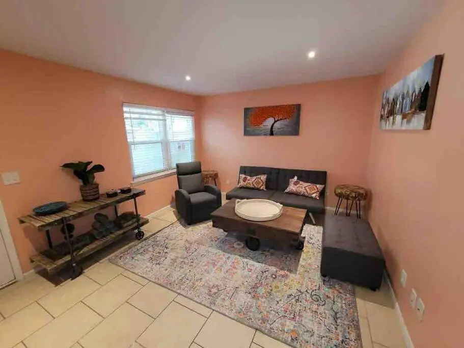 Elegant 2-bedroom pet-friendly villa w 2 parking spaces