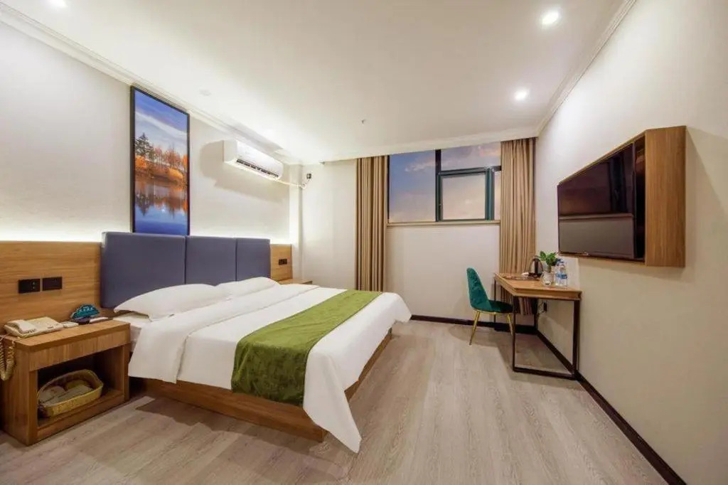 GreenTree Inn Shanghai MinHang ZhuanQiao Subway Station East ZhuanXing Road Shell Hotel