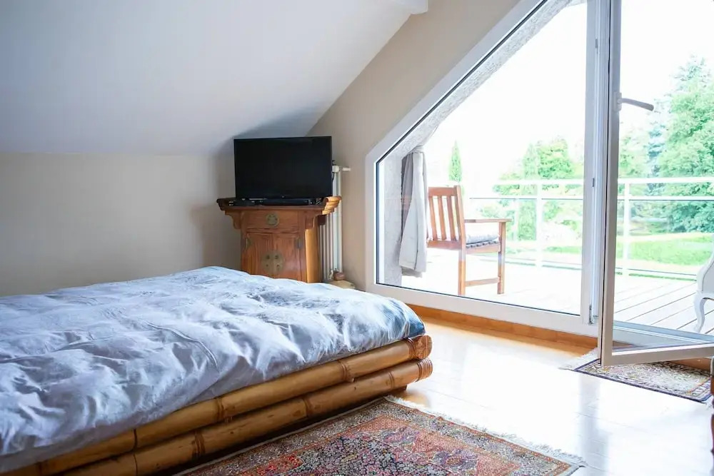 Villa au Bord du lac Avec Piscine Privee et Acces Direct au lac