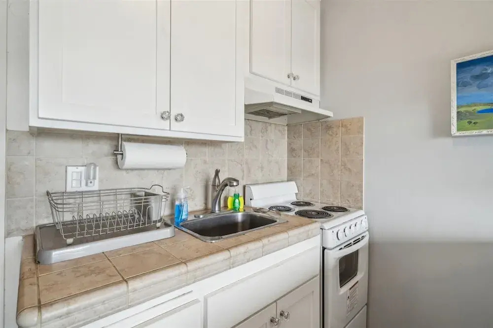 Beautiful 1 Bed Beach Balcony Condo #207 1 Bedroom Condo by RedAwning
