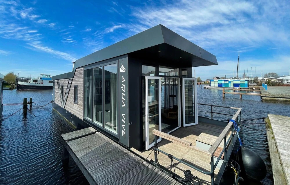 Amazing Ship/boat in Heeg With Wifi and 3 Bedrooms