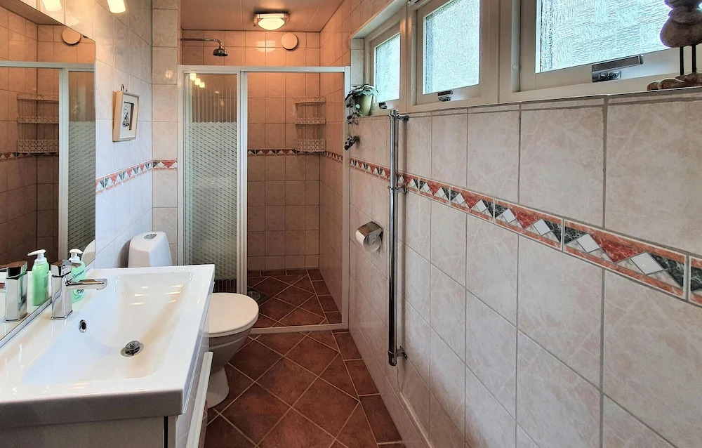 4 Bedroom Stunning Home In Örkelljunga