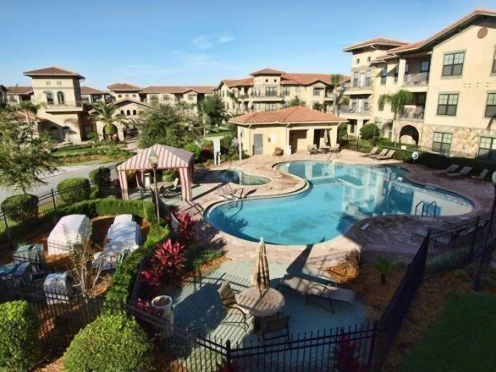 Spacious 3 Bed 3 Bath Condo in Bella Piazza Resort